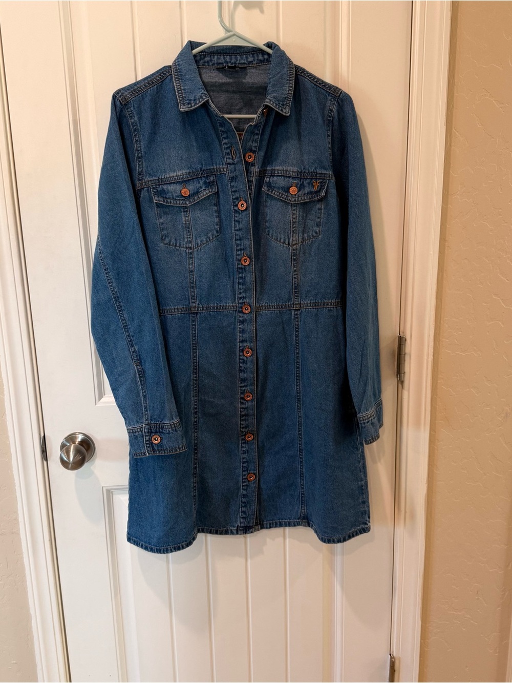 Frye Denim Shirt Dress Women’s Medium Blue Button Front Long Sleeve NWOT - Picture 2 of 12